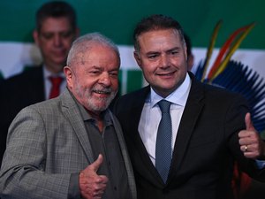 Renan Filho pede aval de Lula para participar das eleições municipais e ajudar Rafael Brito