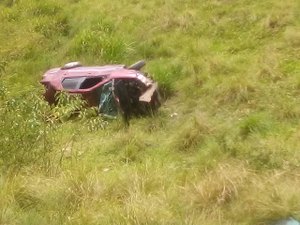 Condutor perde controle de carro e capota em Porto Calvo