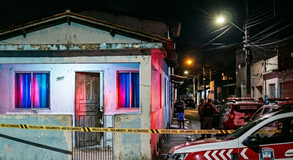 Criança de seis anos é baleada dentro de casa no Jacintinho; o alvo era o pai