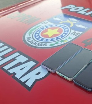 PM prende dupla por roubo com simulacro e captura foragido da Justiça em Maceió