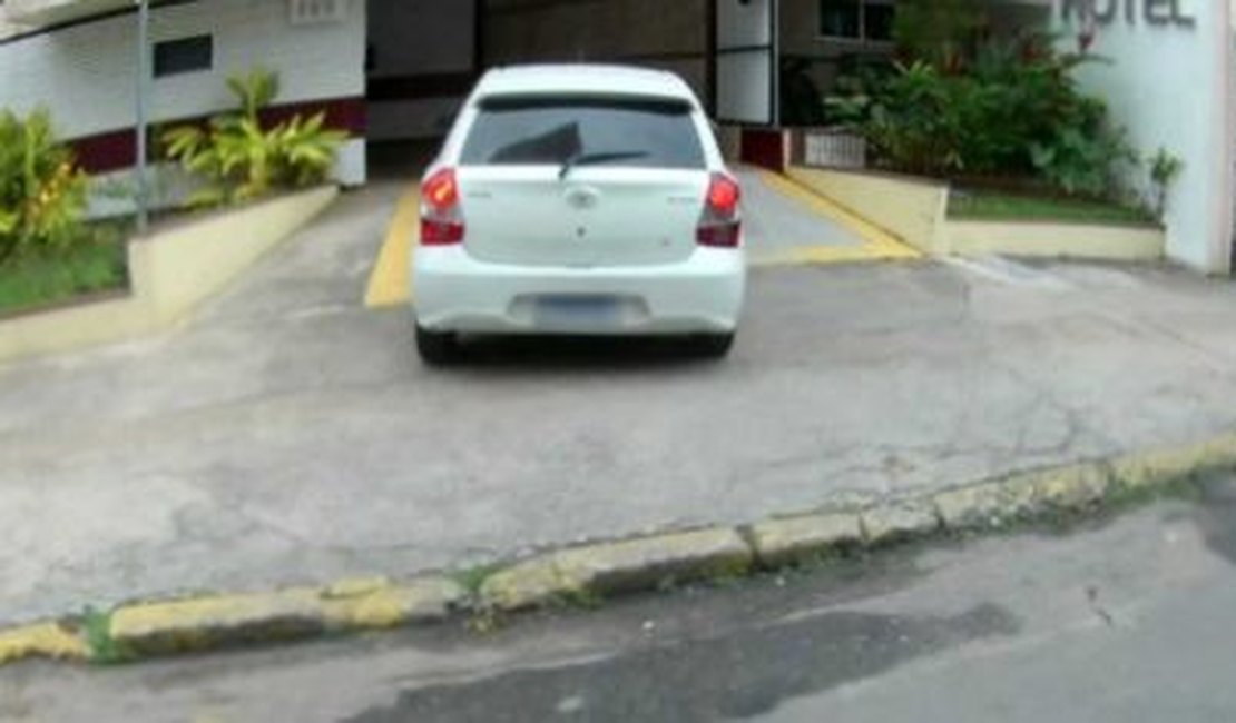 Diretor de presídio usa carro de governo para ir a motel