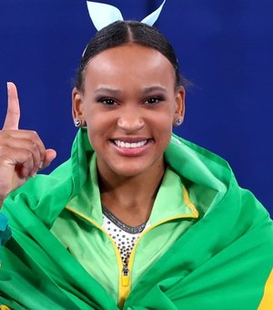 Rebeca ganha ouro no salto e crava nome na história da ginástica do Brasil