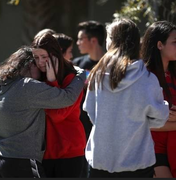 Luto e dor na vigília pelas vítimas do massacre em escola dos Estados Unidos