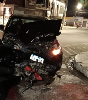 Motociclista fica ferido após colisão com carro no Centro de Arapiraca