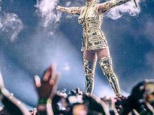 Caminhão com assessórios da turnê de Katy Perry sofre tentativa de assalto no Rio