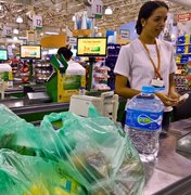 Projeto na Câmara de Maceió proíbe supermercados de cobrar por sacolas plásticas