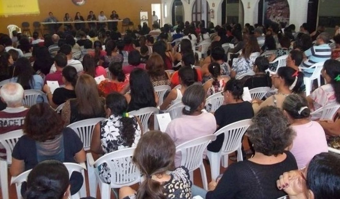 Falta de negociações faz com que professores de Penedo procurem MP