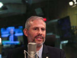 Presidente Bolsonaro efetiva ministro da Educação