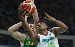 Brasil reage, mas perde para Lituânia após 'surra' no 1º tempo