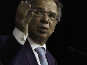 Ministro da Economia defende taxar super-ricos e desonerar empresas