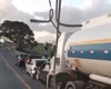 Acidente envolvendo três carro e uma carreta tanque deixa trânsito interditado em Marechal Deodoro