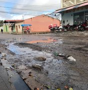 [Vídeo] Buraco tem atrapalhado quem passa no bairro Caititus, em Arapiraca