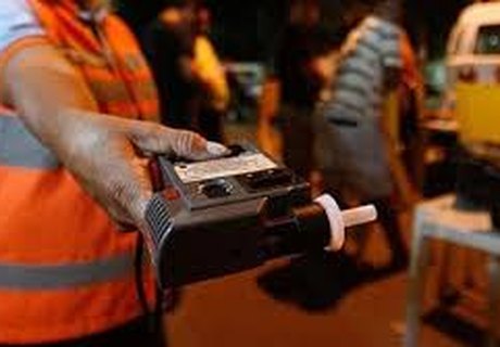 Resultado de imagem para duas pessoas sao detidas acusada de embriaguez em