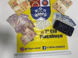 PM apreende mais de 1.800 porções de drogas em ações em Arapiraca e Piaçabuçu