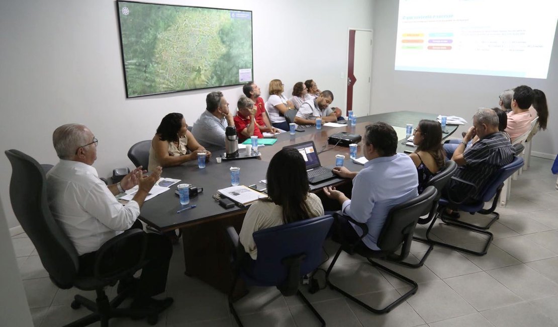 Prefeitura de Arapiraca apresenta dados da Educação para o Sinteal
