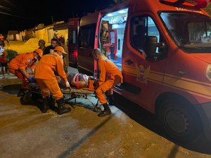 Homem é preso após esfaquear companheira no pescoço em Delmiro Gouveia