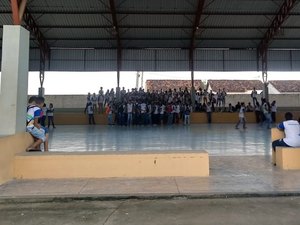 Alunos protestam por melhorias na escola em Teotônio Vilela