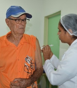 Meta é vacinar 660 mil pessoas contra a gripe em Alagoas, afirma Sesau