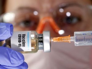 Sanofi e GSK prometem 200 milhões de doses de vacina contra Covid-19 para países pobres