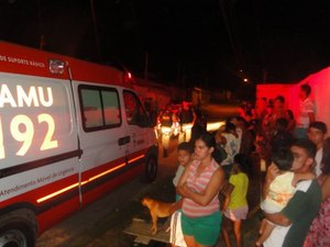 Homem invade casa de ex-mulher, desfere golpes de faca e rouba veículo