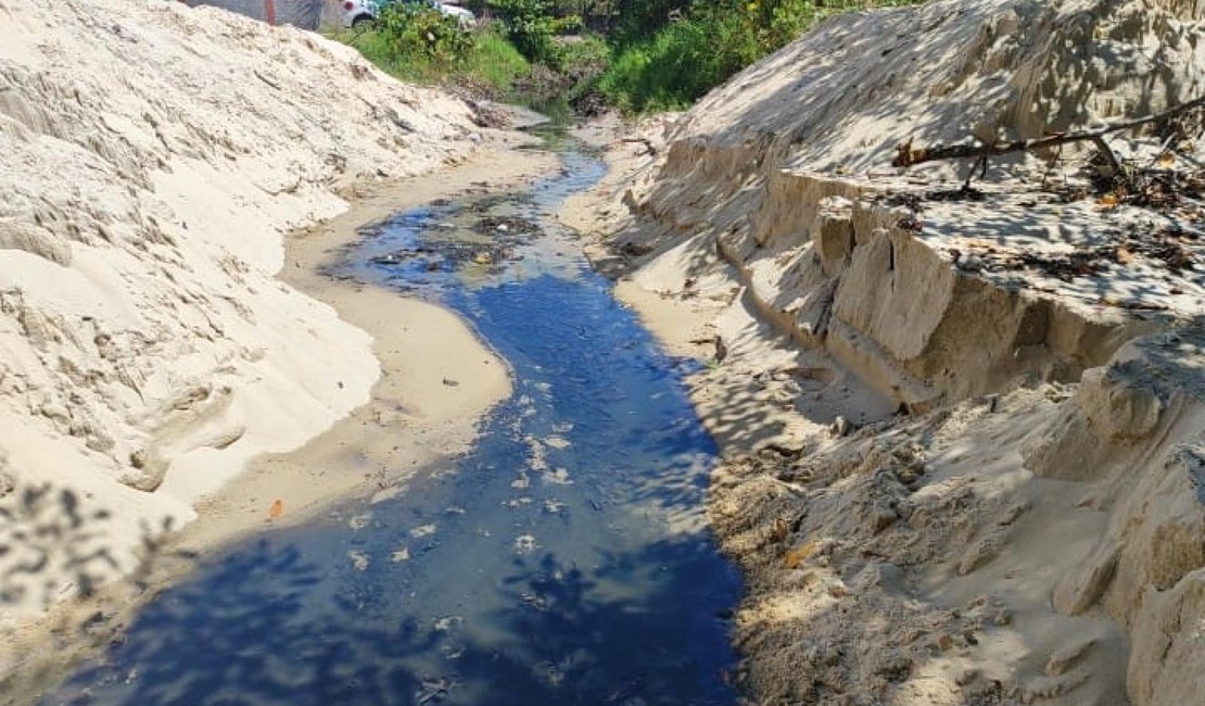 IMA autua prefeitura por suspeita de lançamento de esgoto na Praia das Conchas