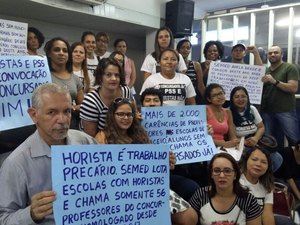 Aprovados em concurso da Educação de Maceió cobram nomeação