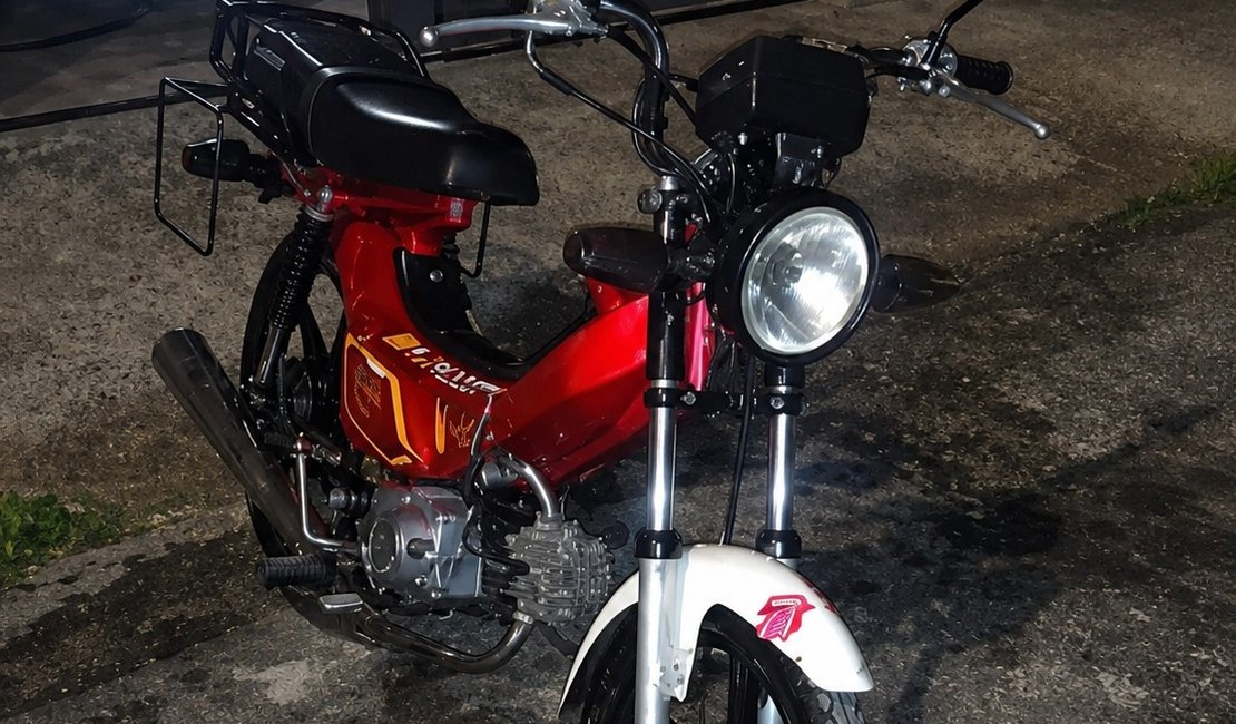 Condutor de ciclomotor invade pastelaria e atinge clientes em Arapiraca