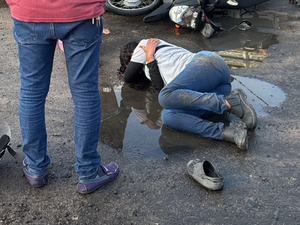 Motociclista fica ferido após colisão com carro em rotatória de Arapiraca