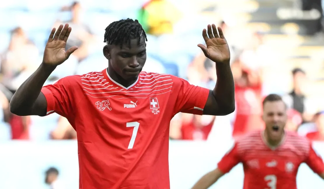 Embolo faz gol em país natal e garante vitória da Suíça sobre Camarões no grupo do Brasil