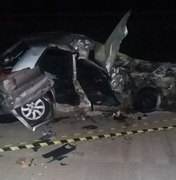 Acidente envolvendo automóvel e caminhão deixa três pessoas mortas na BR-101