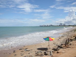 Adolescente morre após ataque de tubarão na praia Del Chifre em Olinda