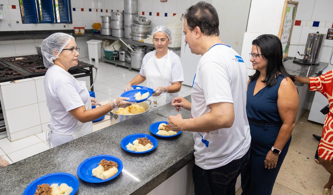 Ministro da Educação destaca Programa Pé de Meia, inspirado no Cartão Escola 10, do Governo de Alagoas