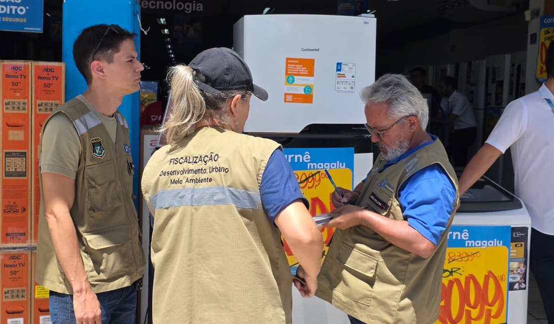 Durante fiscalização, 45 Lojas do Centro de Arapiraca são notificadas por poluição sonora