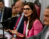 Filha de ministro do STF é xingada e leva cusparada em universidade
