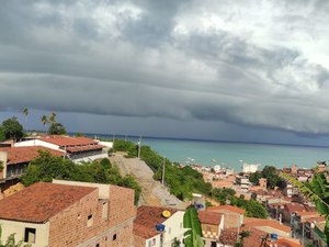 Semana começa com chuva e tempo nublado em Maragogi