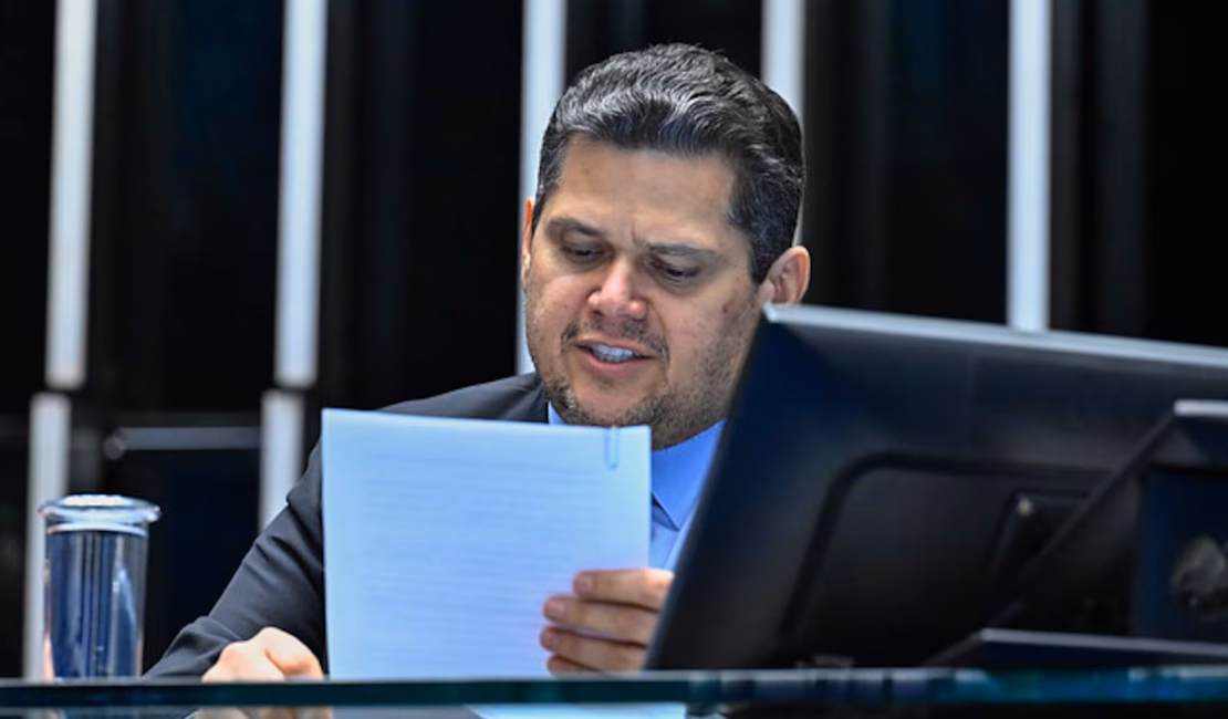Alcolumbre promulga dosimetria, que reduz penas do 8/1 com benefício a Bolsonaro