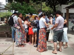 Portal literário LeroWhite realiza doação de livros no Centro de Arapiraca