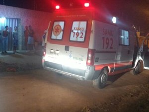 Mulher esfaqueia companheiro após receber tapa no rosto