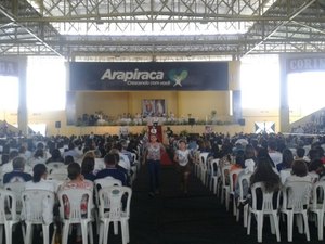 Fiéis lotam o Ginásio João Paulo II para o XVII Encontro de Famílias