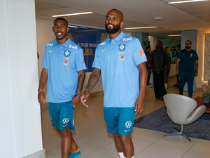 Jogadores da Seleção chegam à Granja Comary para iniciar preparação para a Copa do Mundo