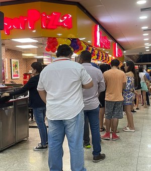 Vídeo mostra filas enormes para comprar pizza no Maceió Shopping