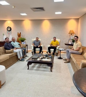 Prefeito de Major Izidoro se reúne com governador para tratar de demandas do município