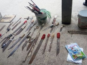 Vídeo mostra arsenal apreendido em presídio de Alagoas, confira imagens!