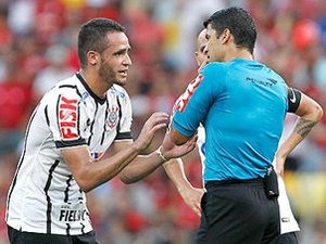 Bola na mão: orientação confunde árbitros, e CBF tenta remediar