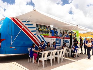 Serviços gratuitos da Seprev chegam a Piranhas com ônibus itinerante