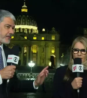 Ilze Scamparini 'foge' de abraço de William Bonner em entrada ao vivo no JN
