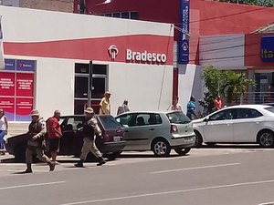 Funcionários são feitos reféns em assalto a agência bancária na Bahia