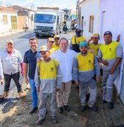 Luciano Barbosa acompanha serviços de recapeamento no bairro Cacimbas