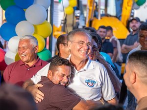 Renan garante adutora que levará água a 5 mil moradores do Sertão