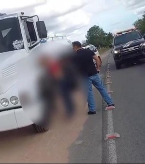 Caminhão roubado em Pernambuco é localizado na BR-316 pela Polícia Civil de Alagoas